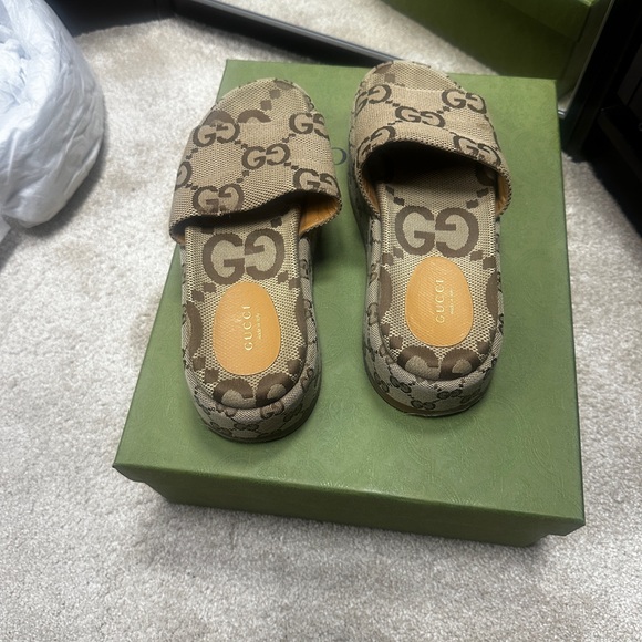 Gucci Brown Sandals with GG Monogram Pattern size 38.5 - Picture 4 of 7